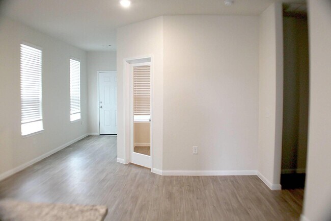 Foto del edificio - 6327 Ballard Brook Ln