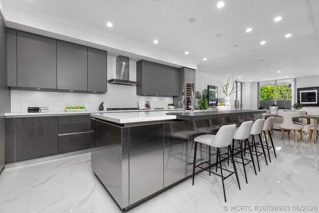 Foto del edificio - 495 E Royal Palm Rd
