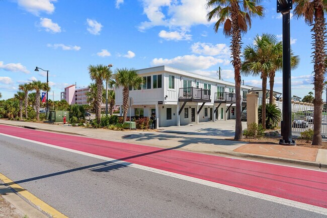 Foto del edificio - 10996 Front Beach Rd