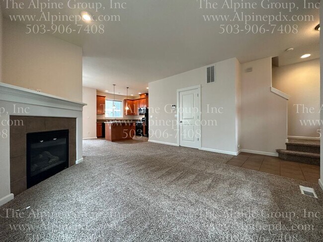 Building Photo - Beautiful Craftsman Townhome! Close to NIK...