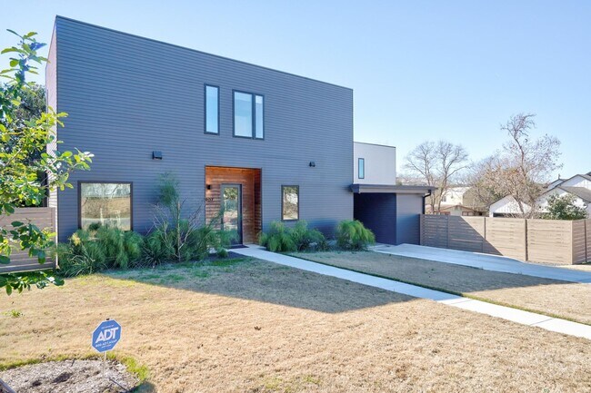 Foto del edificio - Spacious 3-Bedroom, 2.5-Bath Contemporary ...