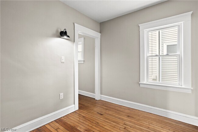 Building Photo - 4621 Gifford Ave