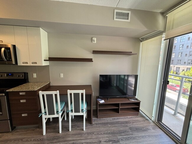 Building Photo - 308 Lester St