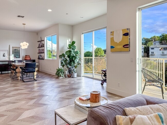 Building Photo - 974 Nordica Dr