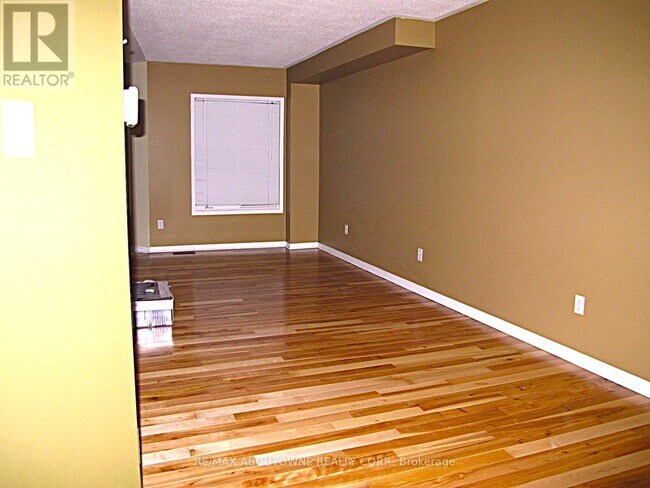 Building Photo - 1160 Westview Terrace
