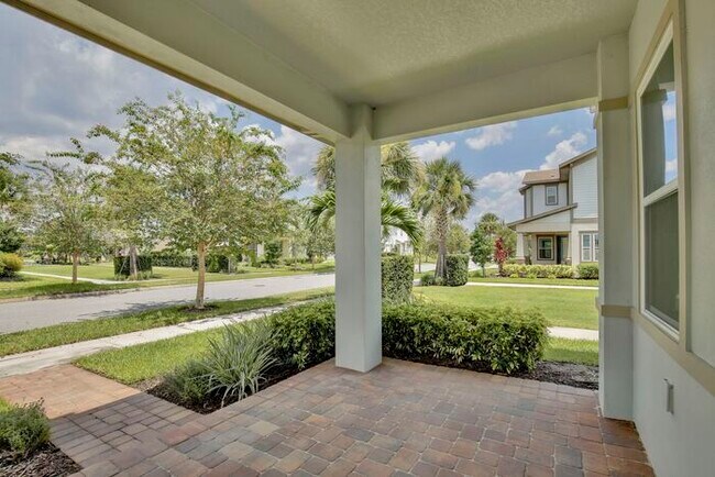 Foto del edificio - Charming 3/2.5 Courtyard Home with Loft & ...