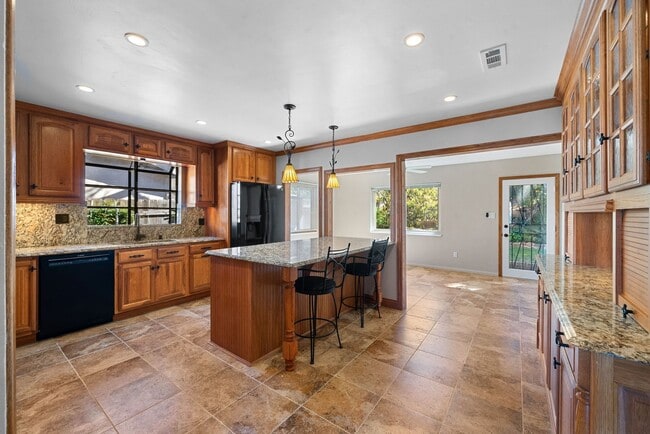 Foto del edificio - Lovely Del Cerro Home w/Solar and A/C