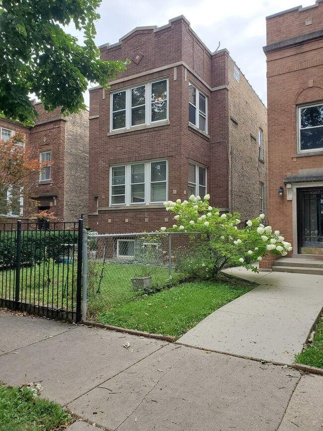 Building Photo - 5518 N Spaulding Ave