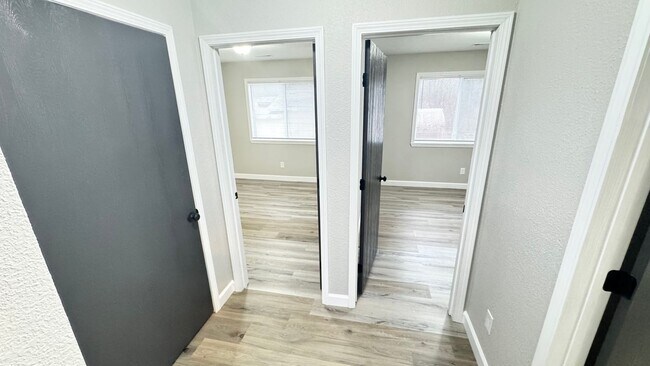 Foto del edificio - 2 Bedroom , 1 Bathroom Apartment!