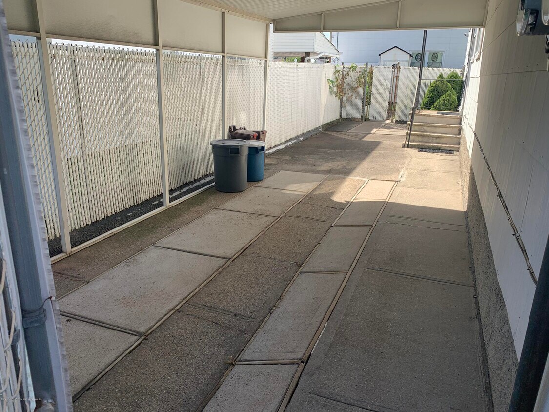 Foto principal - 476 Willow Rd W