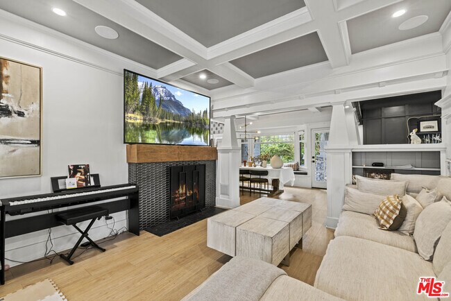 Foto del edificio - 7403 Hawthorn Ave
