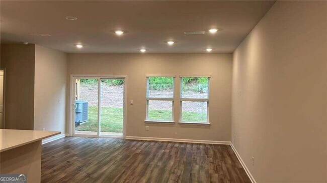 Building Photo - 329 Timberland Ave