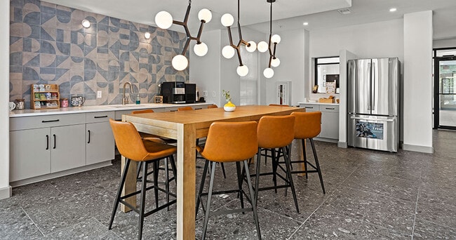 Foto del edificio - West End at City Center Apartment Homes