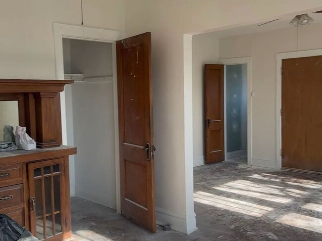 Foto del edificio - 4832 W Montrose Ave