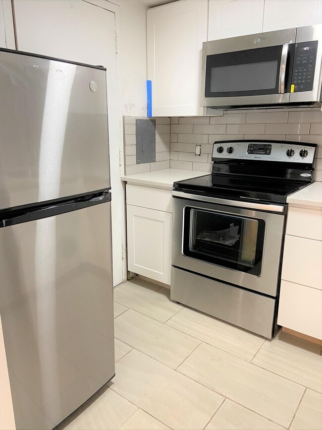 Photo - 524 Putnam Ave Apartments