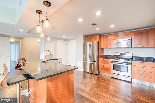 Foto del edificio - 2451 Midtown Ave