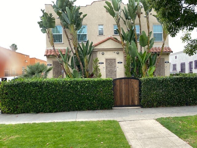 2825 Hillcrest Dr. Vista a la calle - 2825 Hillcrest Dr
