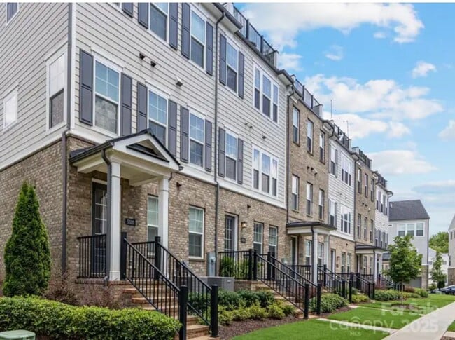 Photo - 5018 Harrowsmith Ln House