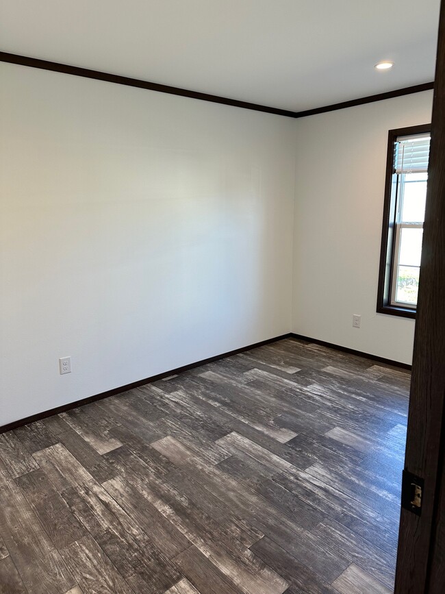 Building Photo - 204 Paradise Ter