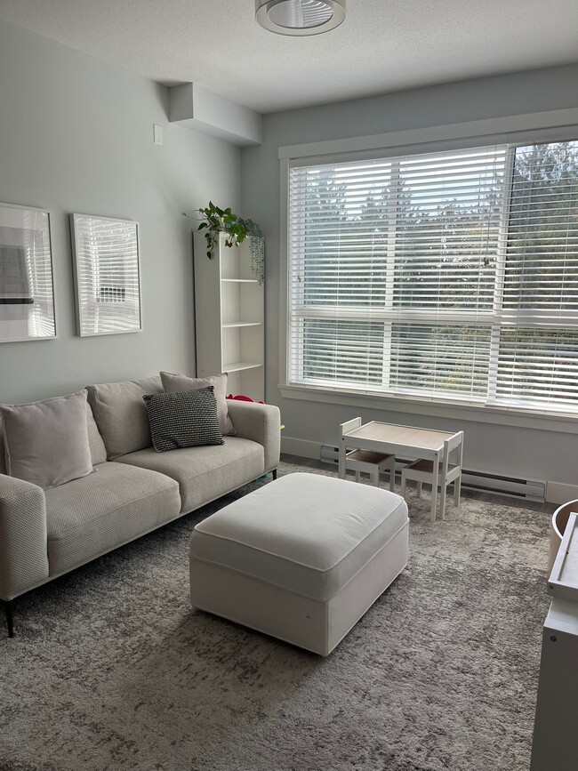 Building Photo - 5485 Brydon Cres