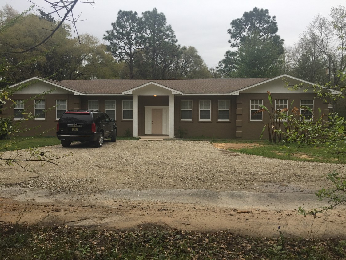 Center Unit of Triplex - 11921 Woodland Ave