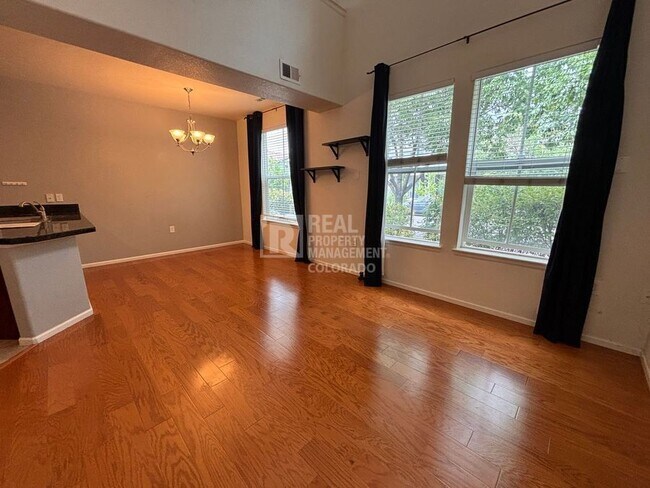 Foto del edificio - 2295 N Beeler St