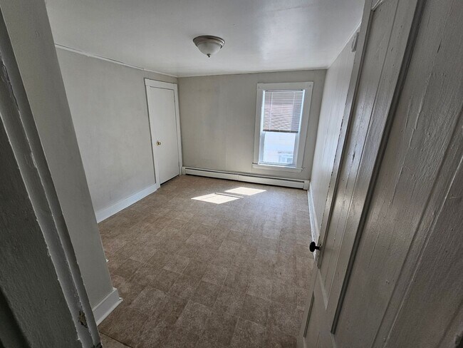 Building Photo - 36 Spruce St