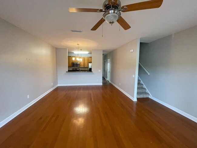 Building Photo - 310 Stratford Ozark -