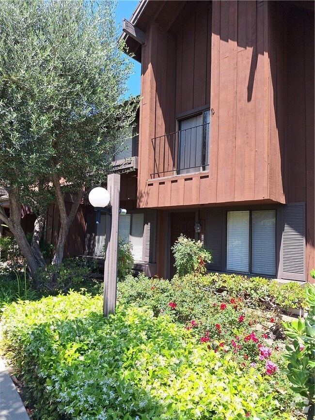Building Photo - 2074 Mt Shasta Dr