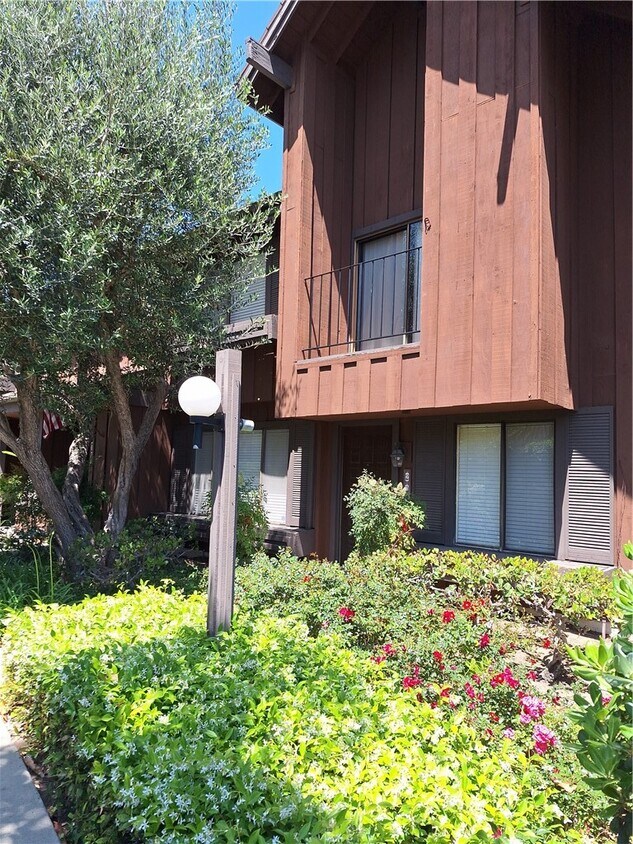 Primary Photo - 2074 Mt Shasta Dr