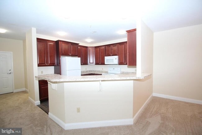 Building Photo - 1665 Kenton Rd