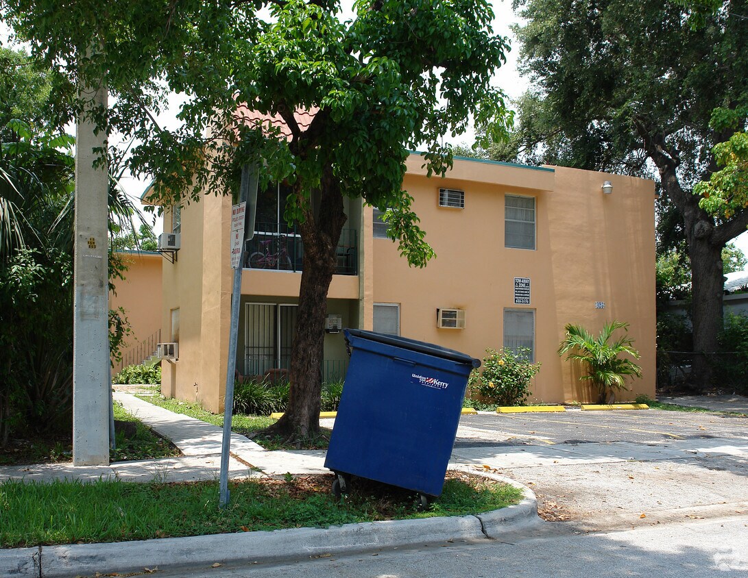 Building Photo - 425 SW 11th St