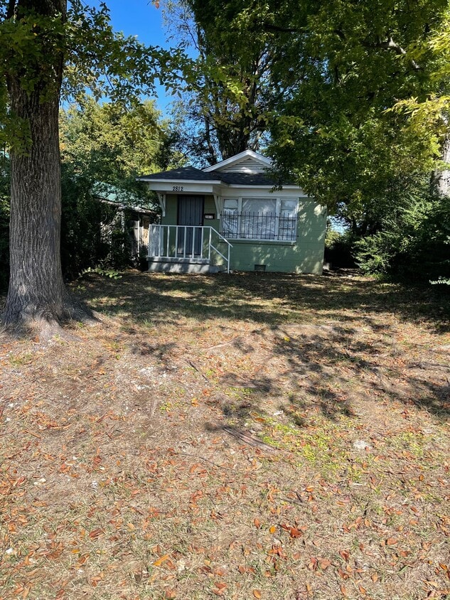 Primary Photo - 2812 Amsden Ave
