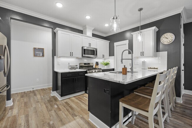 Building Photo - 127 E 8th Ave