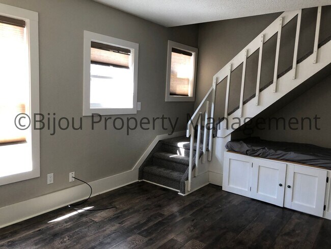 Foto del edificio - Lovely Three Bedroom Home