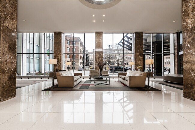 Foto del edificio - 655 W Irving Park Rd