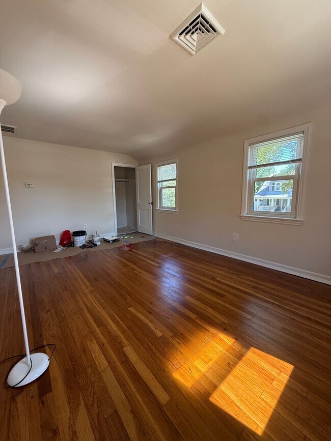 Foto del edificio - 212 Manheim Ave