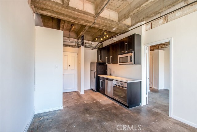 Building Photo - 140 Linden Ave