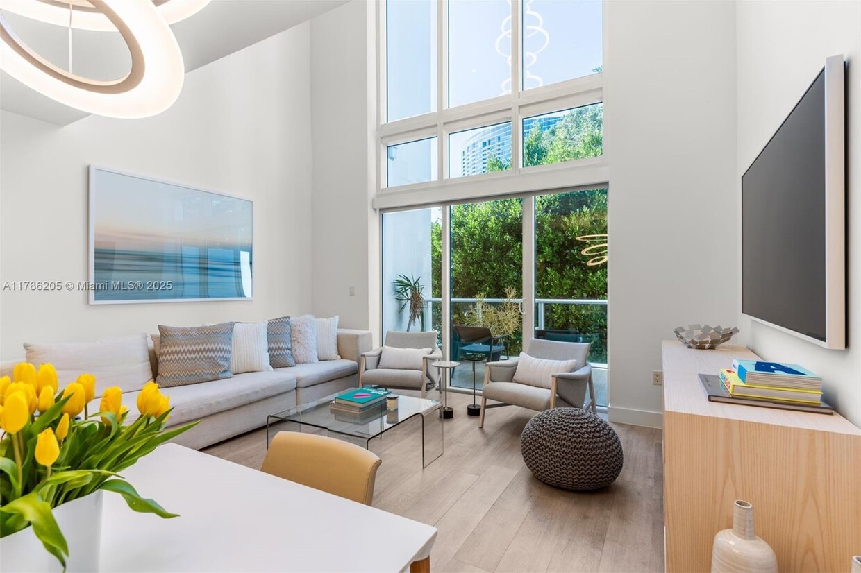 Foto principal - 455 NE 39th St