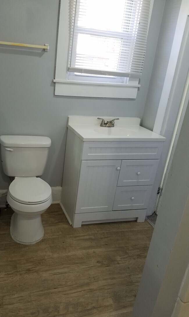 Building Photo - 618 Cottage Ave