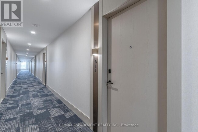 Building Photo - 1415 Dundas St E