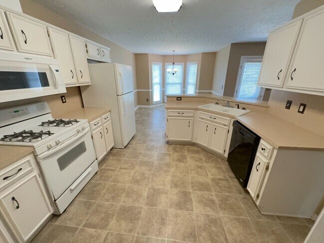 Building Photo - 7086 Vinings Way