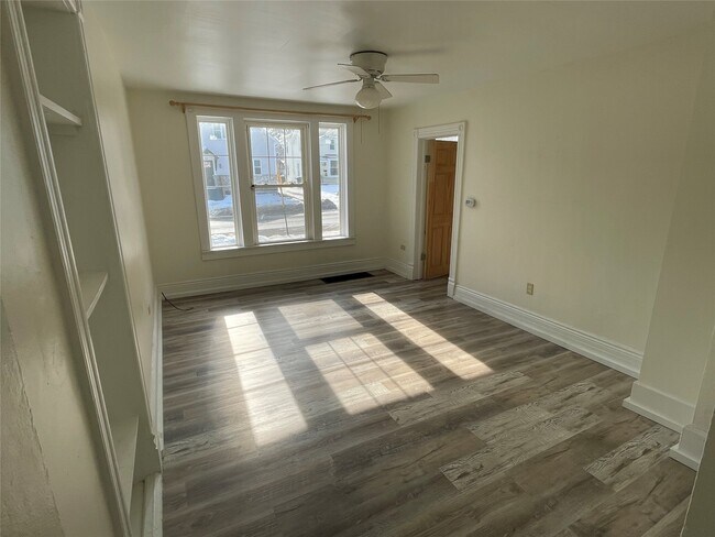 Foto del edificio - 912 W 2nd St