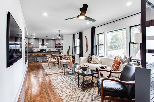 Building Photo - 2047 Seavey Dr