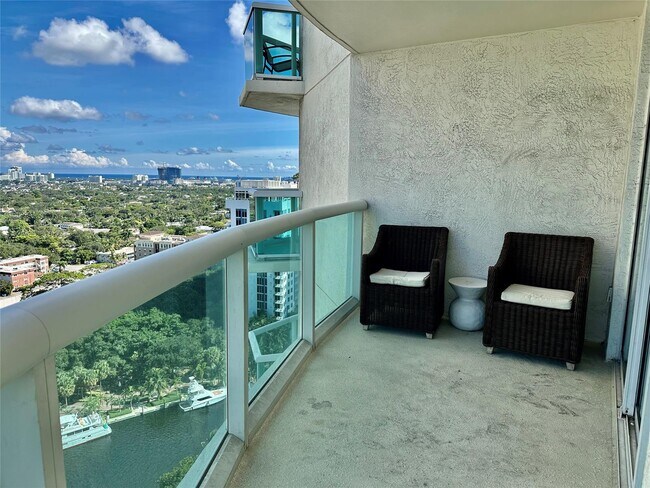 Foto del edificio - 347 N New River Dr E