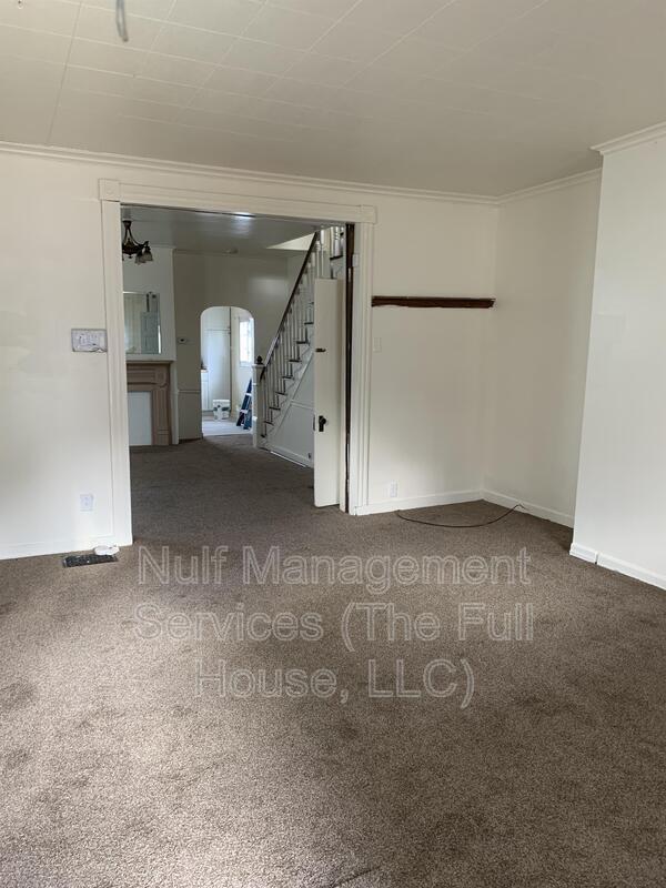Building Photo - 2402 Grandview Ave
