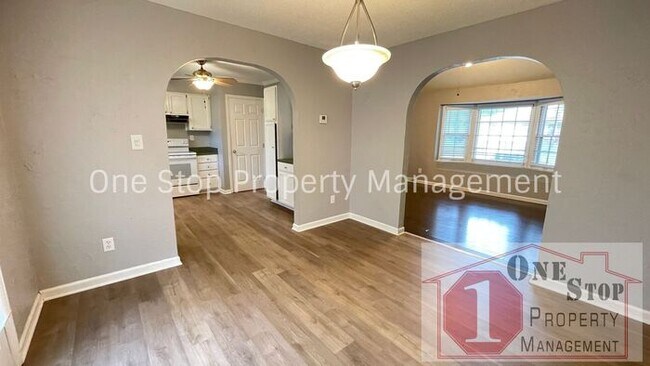 Building Photo - 3 Bedroom, 2 Bathroom in Lee's Summit!