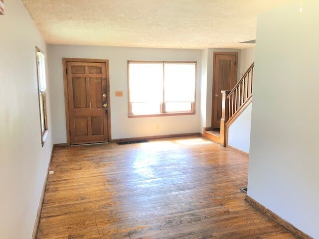 Building Photo - 410 E Parkland Ave