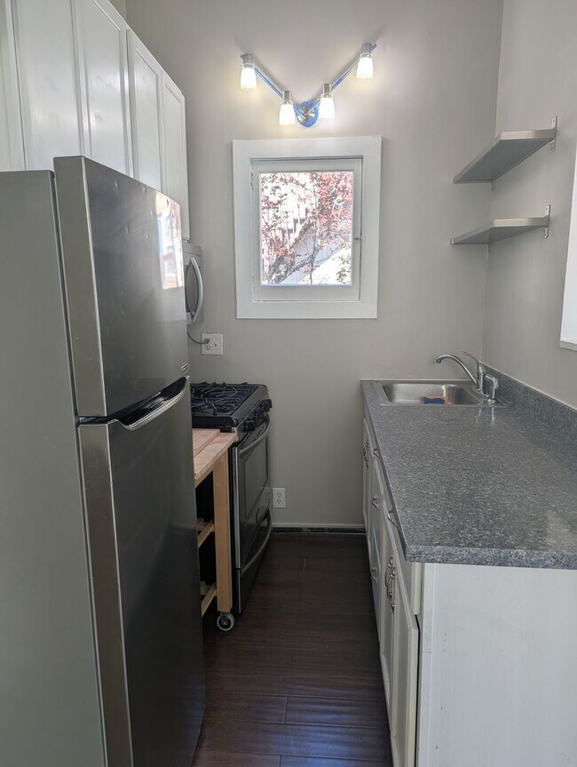 Building Photo - 715-715 1/2 Lyon St