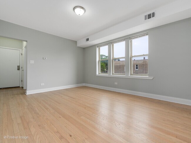 Foto del edificio - 4104 W Wabansia Ave